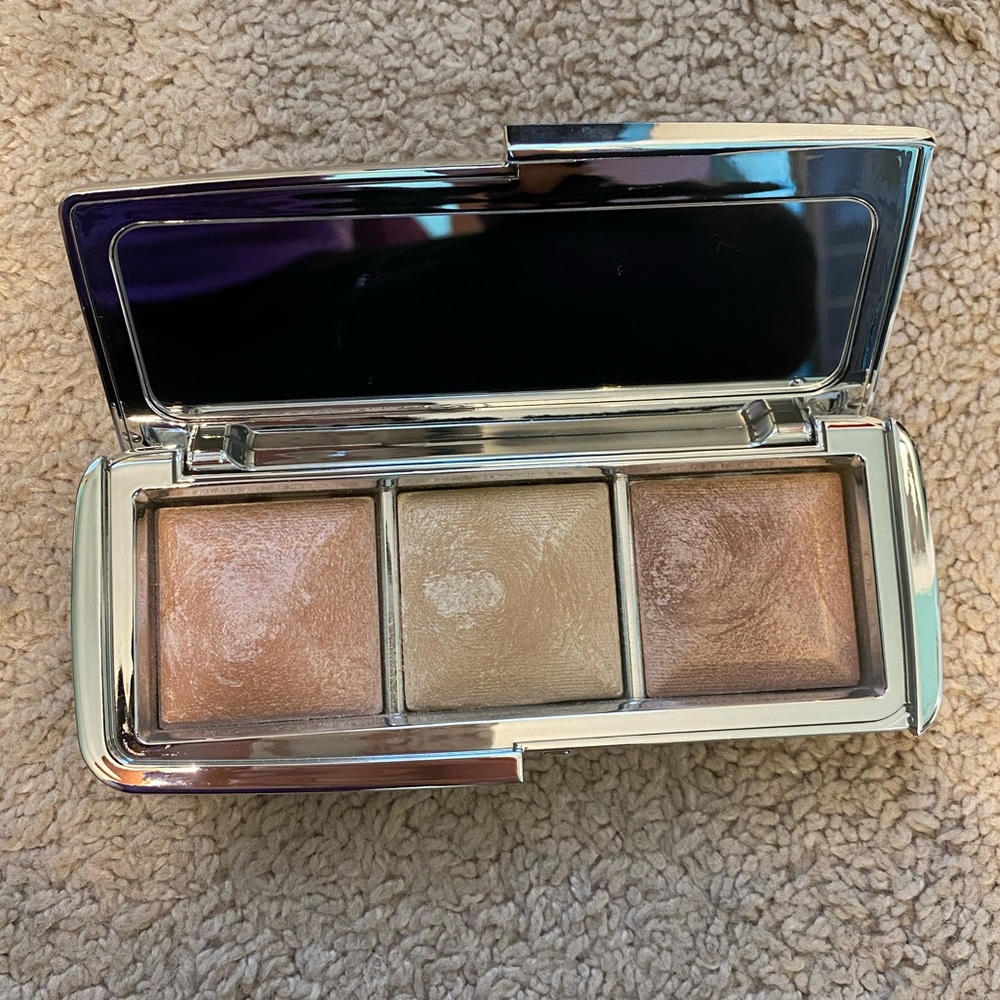 Hourglass Ambient Metallic Strobe Lighting Palette